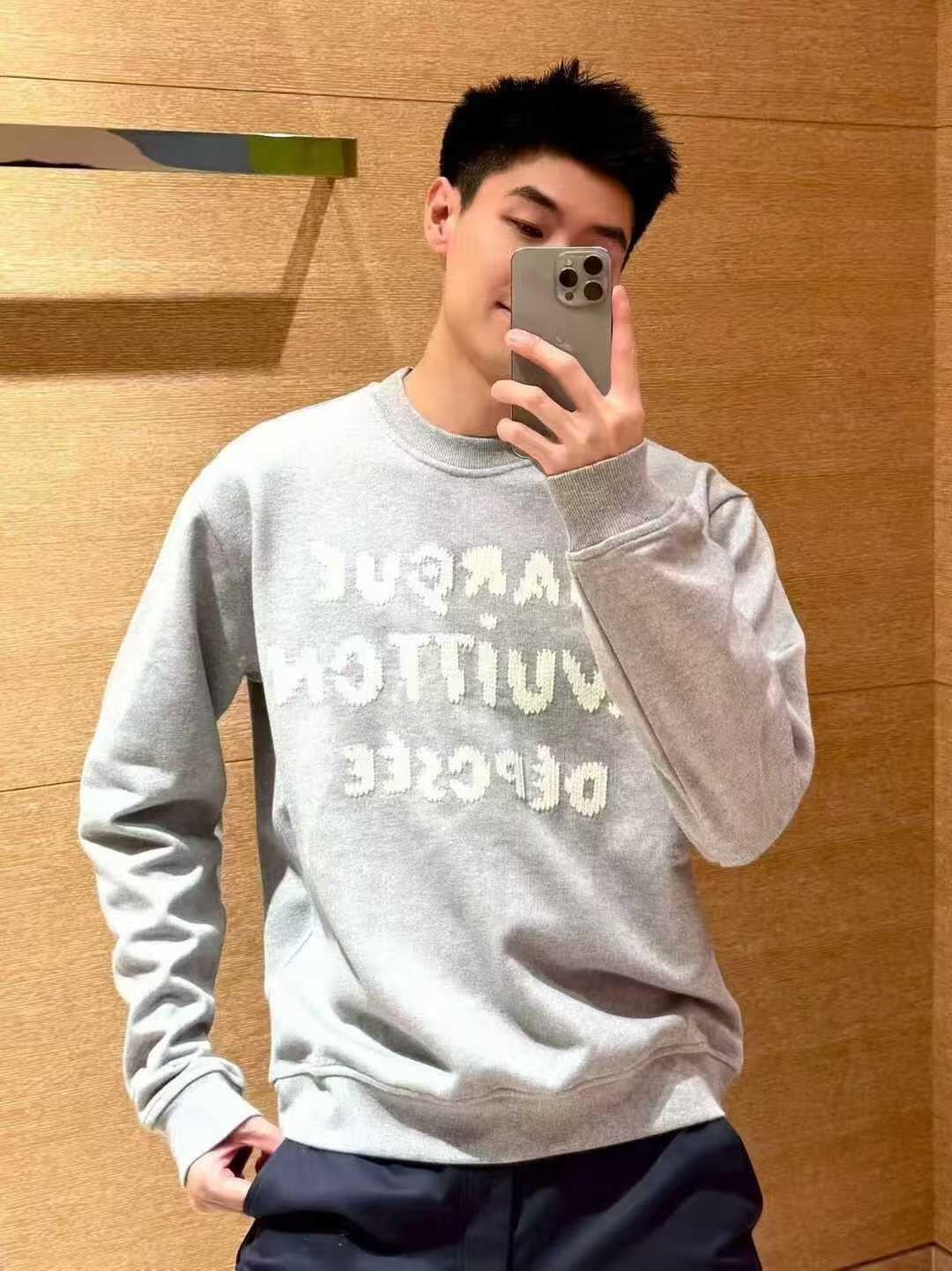 LOUIS VUITTON 루이비통 마르끄 루이비통 뎁세 회색 자수 로고 맨투맨 10