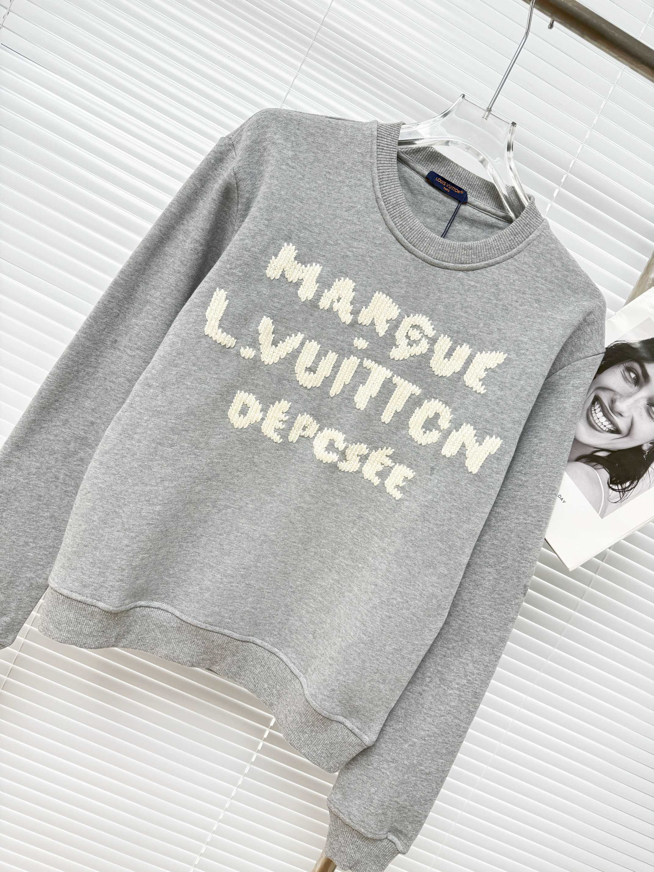 LOUIS VUITTON 루이비통 마르끄 루이비통 뎁세 회색 자수 로고 맨투맨 22