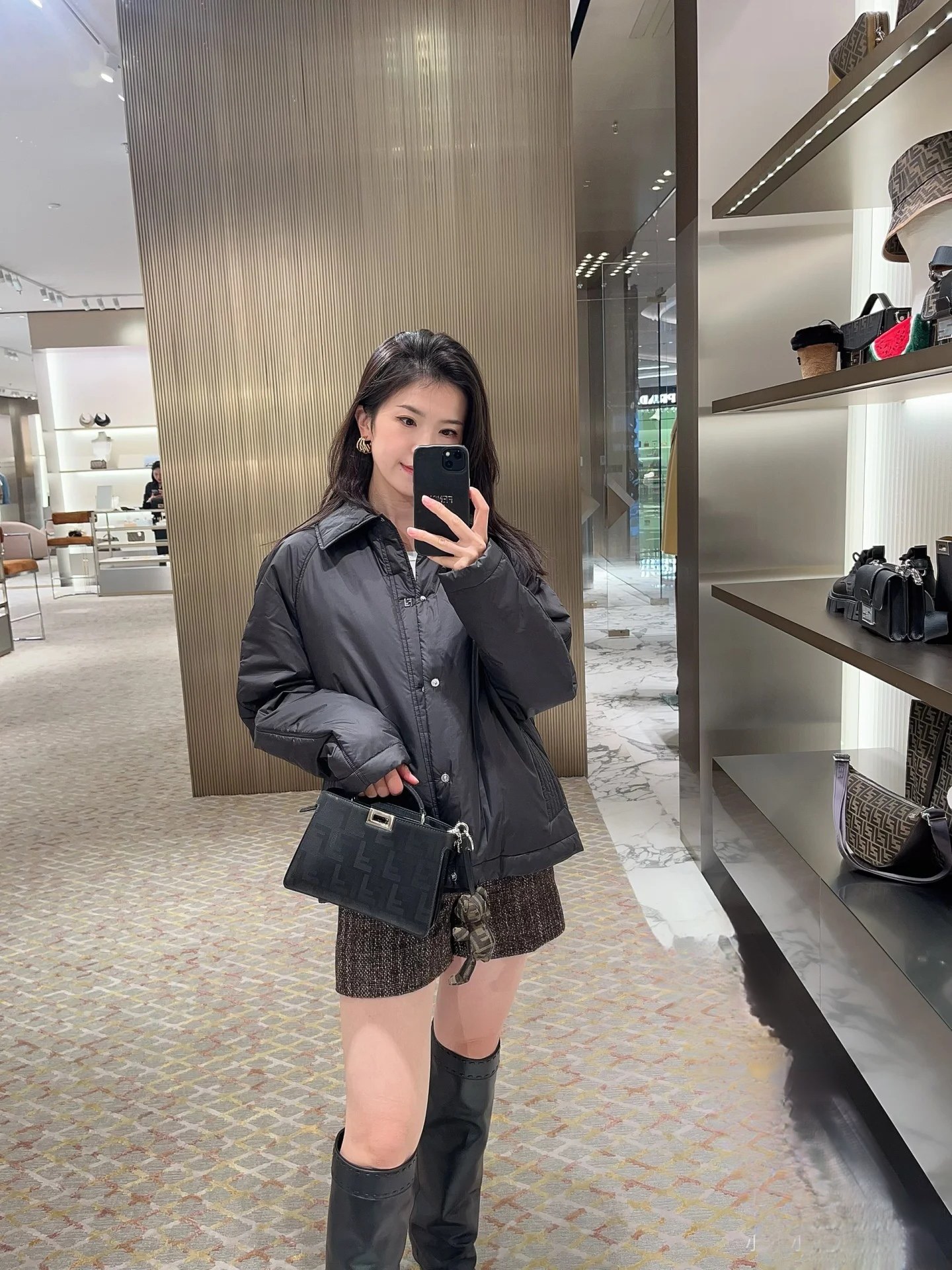 FENDI 펜디 FF 안감 디테일 블랙 와이드핏 자켓 4