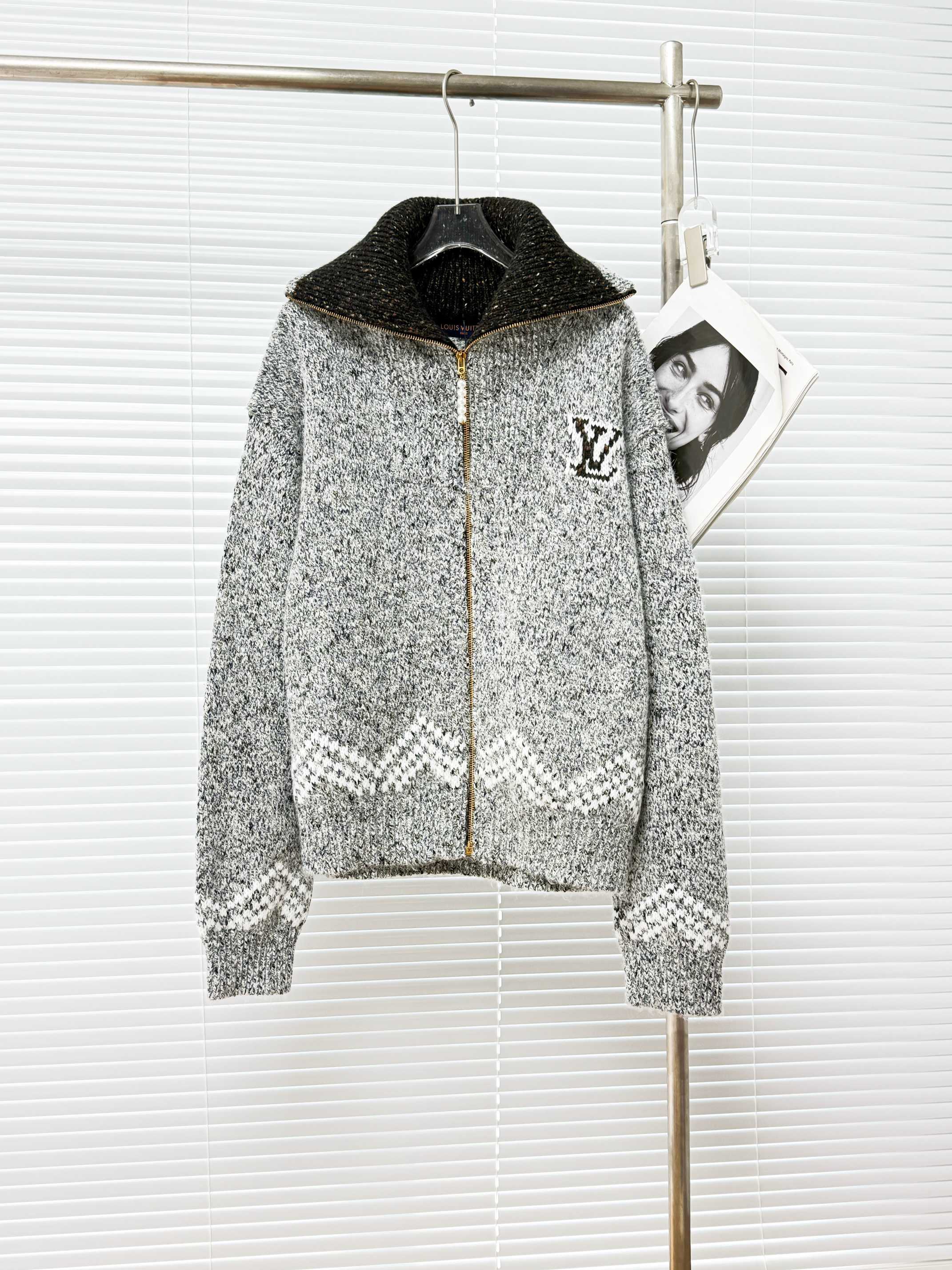 Louis Vuitton 루이비통 x NIGO 25FW 울 블렌드 집업 니트 후드 자켓 11