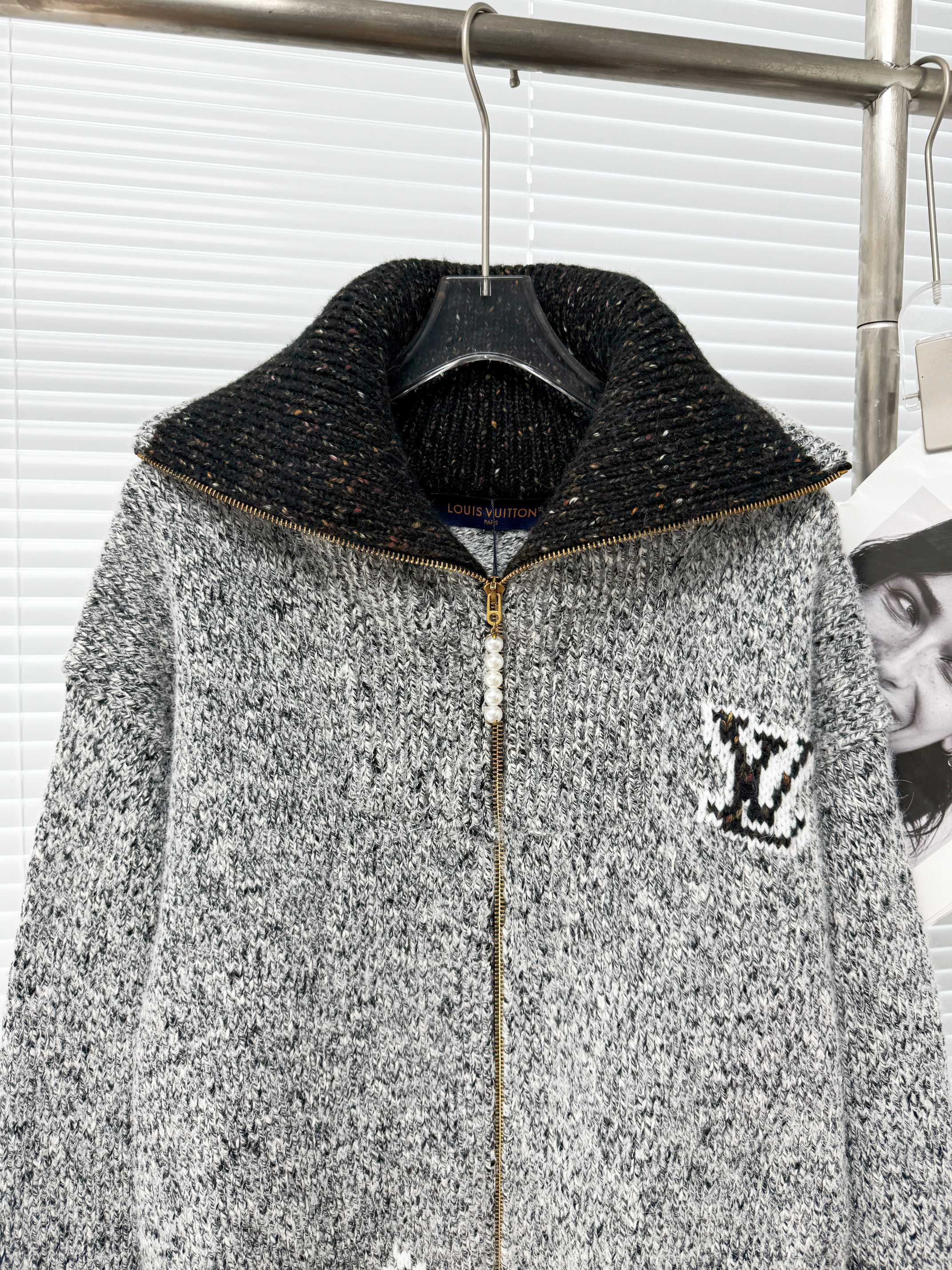 Louis Vuitton 루이비통 x NIGO 25FW 울 블렌드 집업 니트 후드 자켓 13