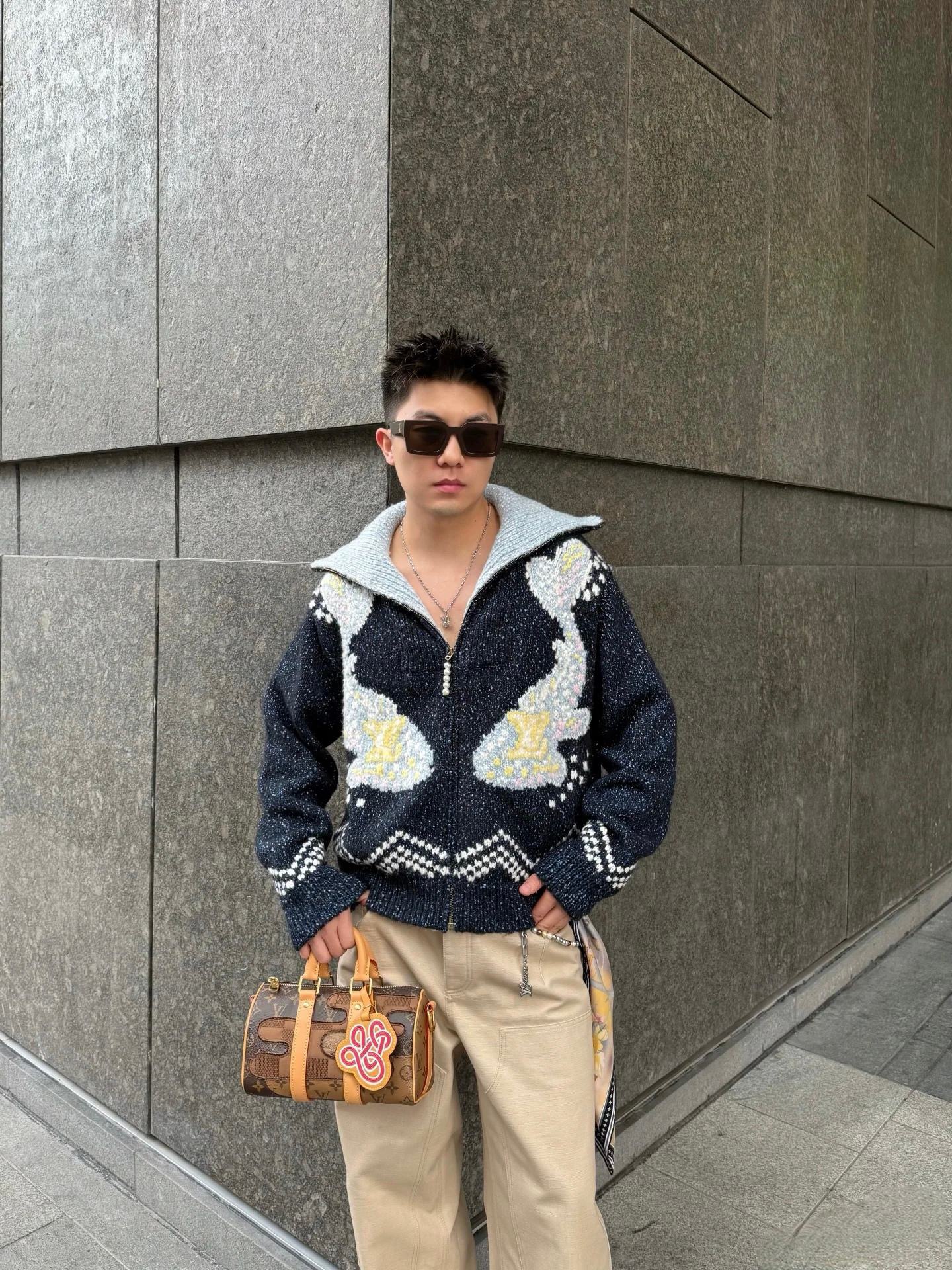 LOUIS VUITTON 루이비통 x Nigo 2025 FW 코이피쉬 니트 하이넥 스웨터 2