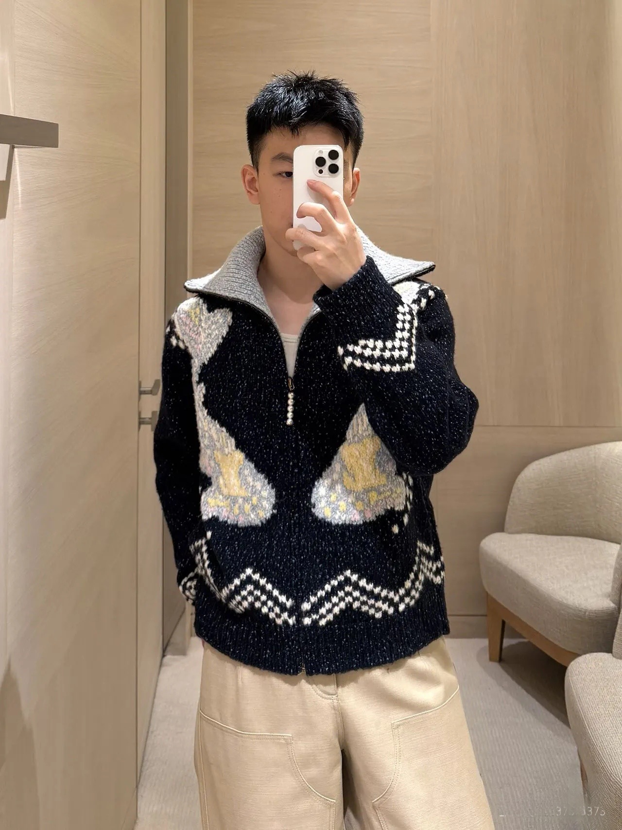 LOUIS VUITTON 루이비통 x Nigo 2025 FW 코이피쉬 니트 하이넥 스웨터 4