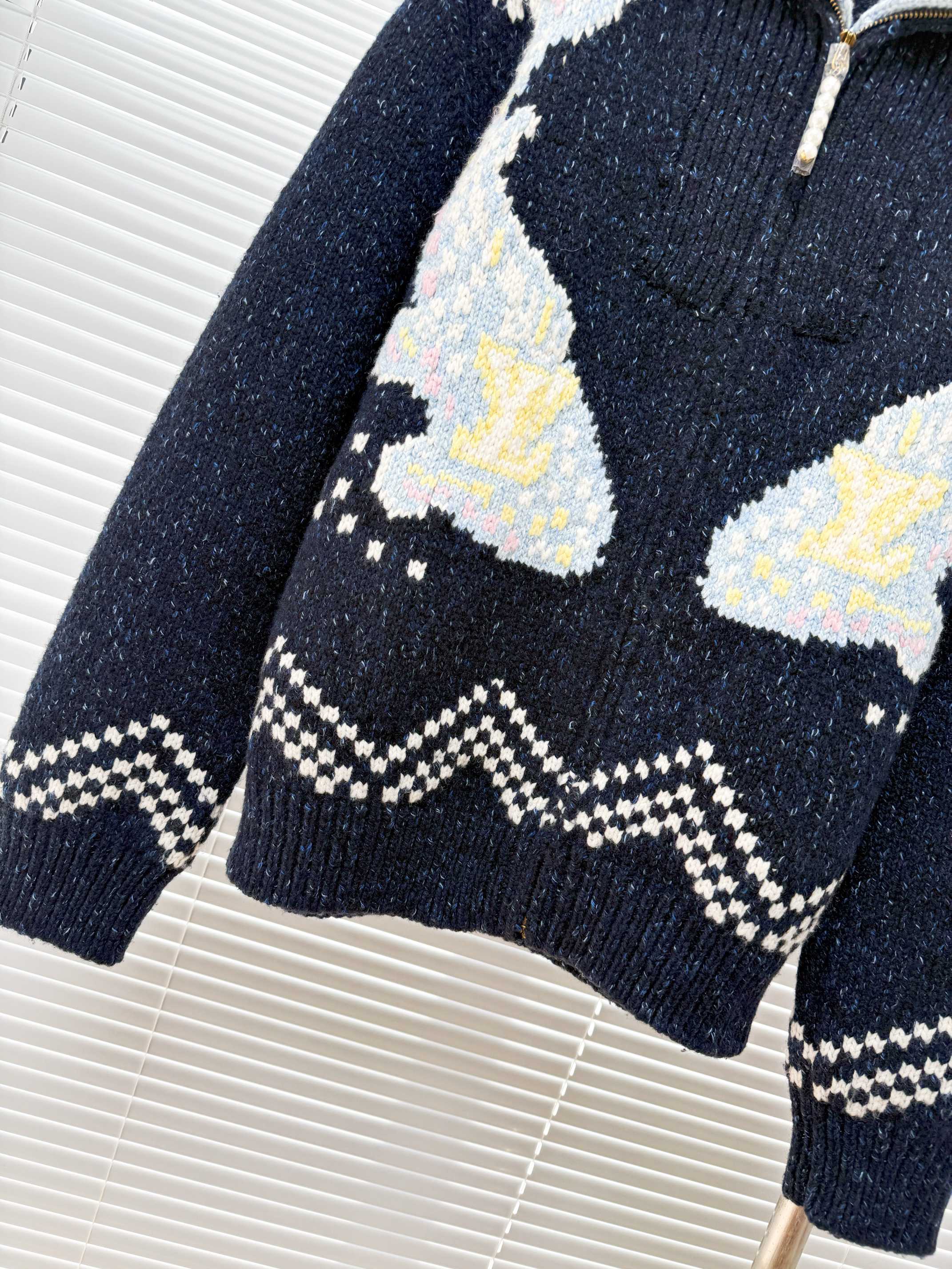 LOUIS VUITTON 루이비통 x Nigo 2025 FW 코이피쉬 니트 하이넥 스웨터 14