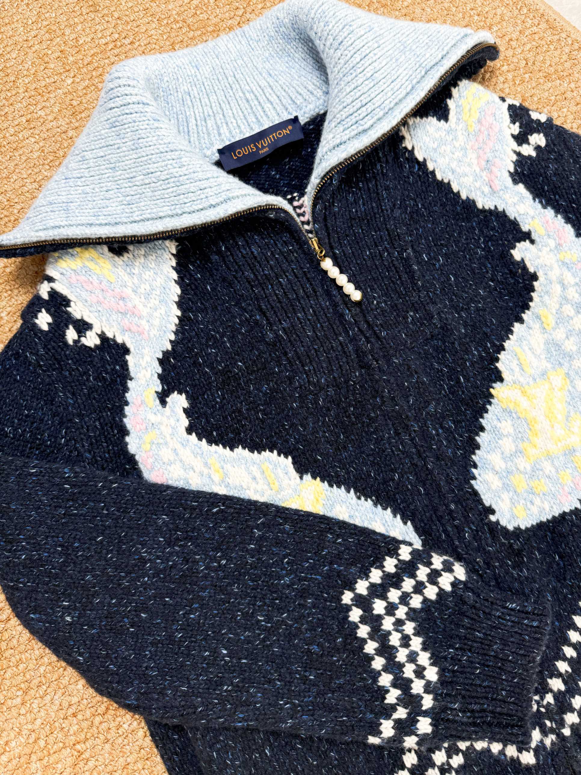 LOUIS VUITTON 루이비통 x Nigo 2025 FW 코이피쉬 니트 하이넥 스웨터 24