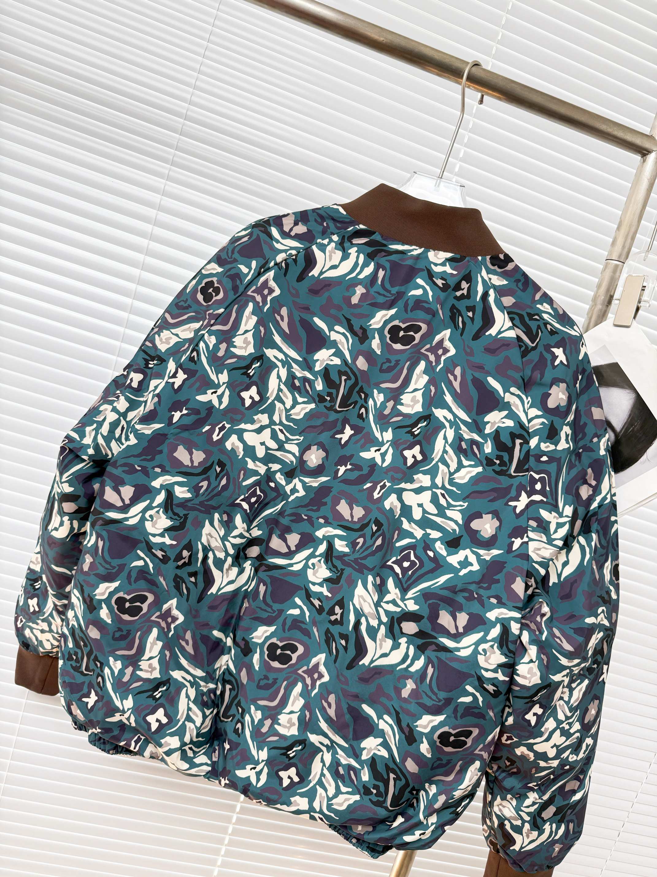 LOUIS VUITTON 루이비통 리버서블 다운 재킷 (450g 충전) 21