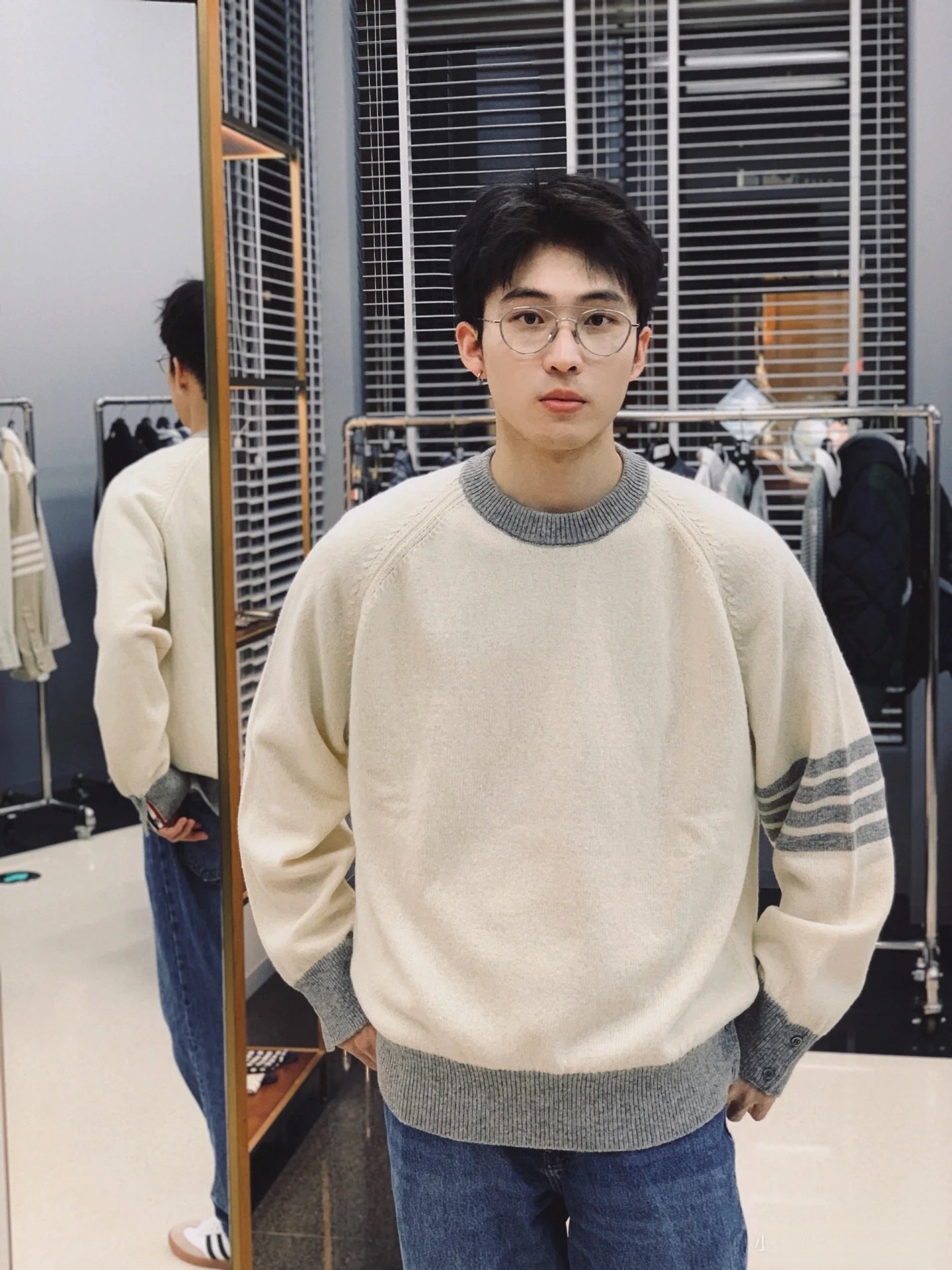 Thom Browne 톰브라운 울 블렌드 버튼 디테일 크루넥 니트 4