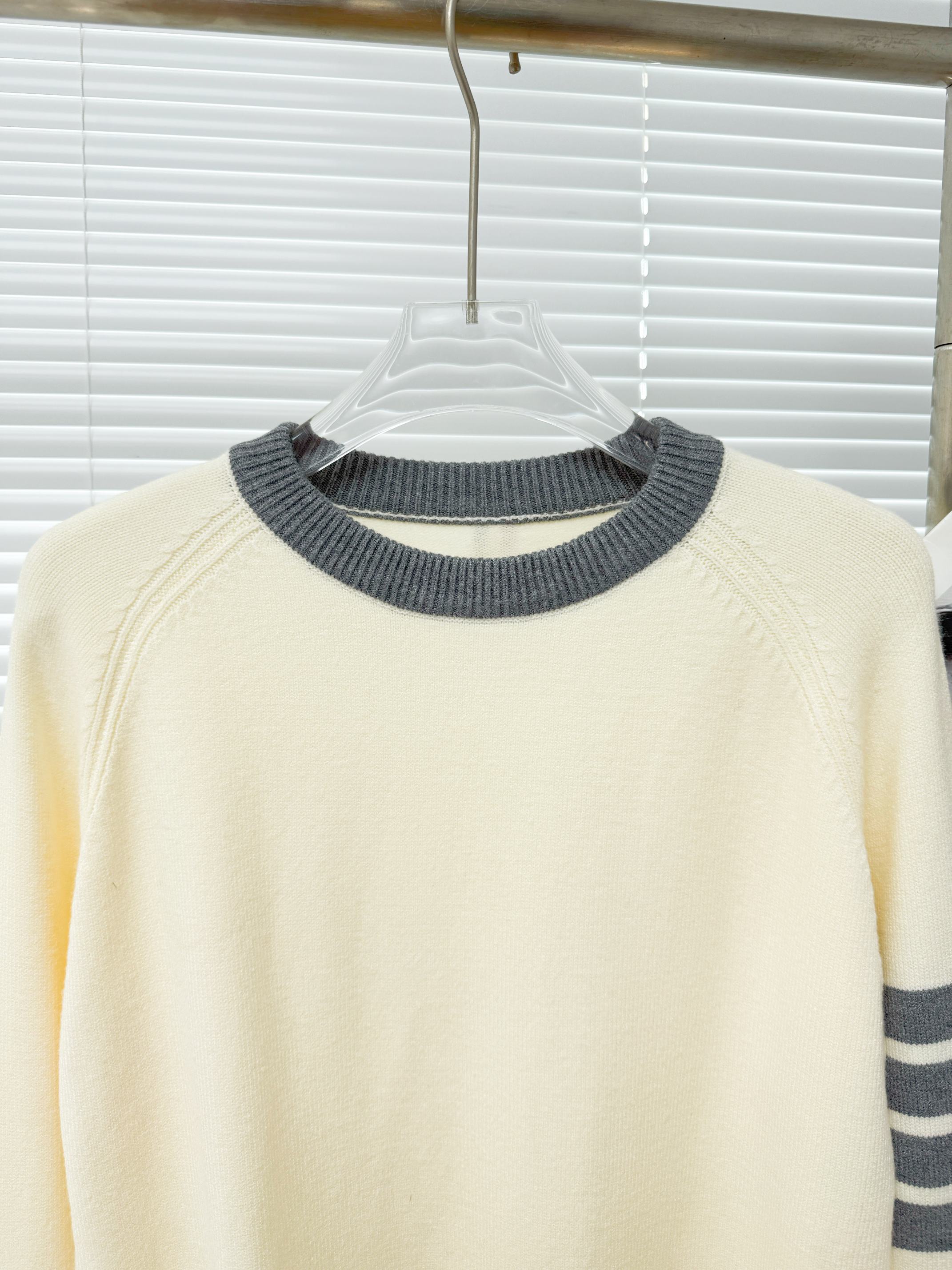 Thom Browne 톰브라운 울 블렌드 버튼 디테일 크루넥 니트 12