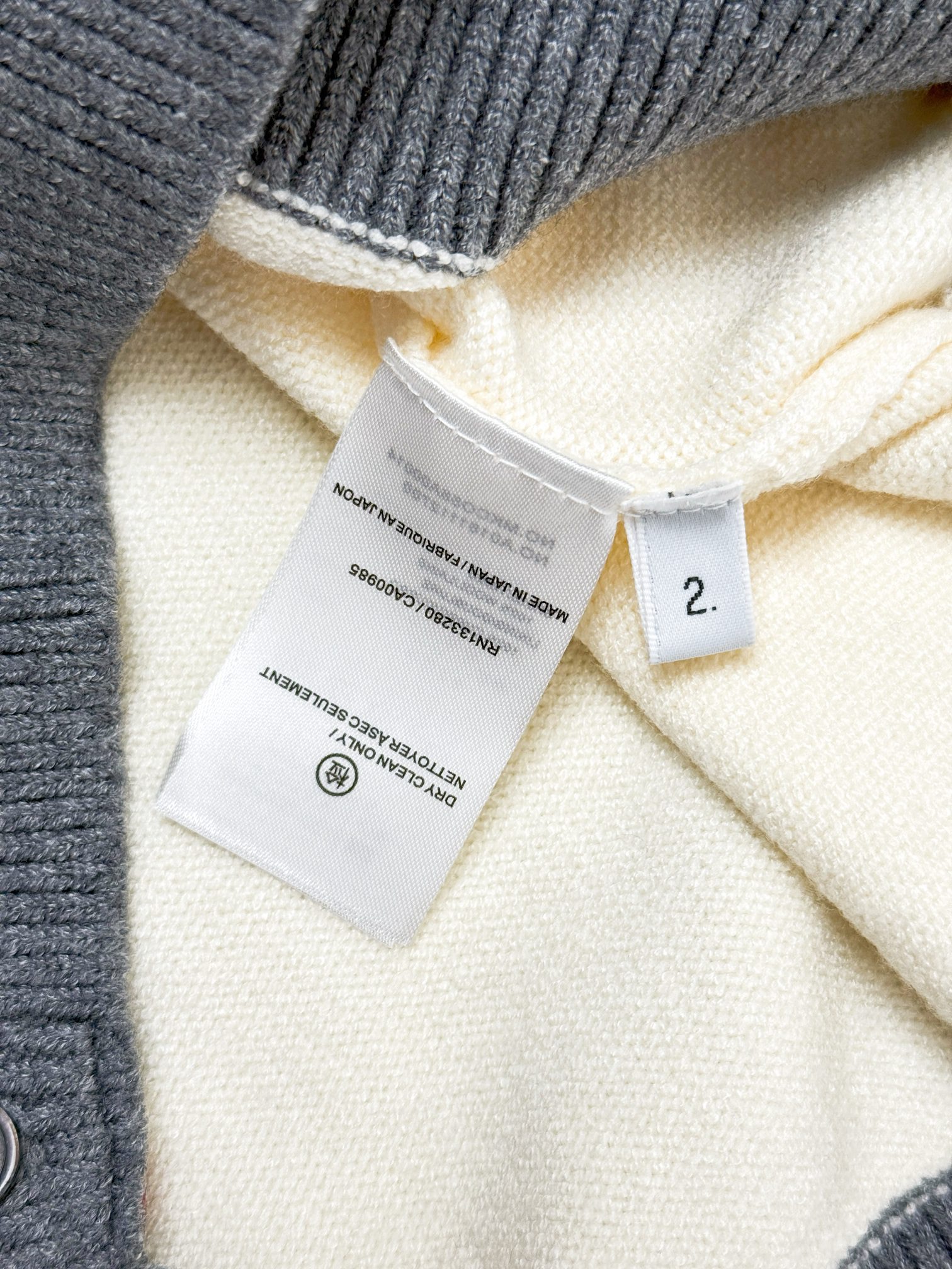 Thom Browne 톰브라운 울 블렌드 버튼 디테일 크루넥 니트 16