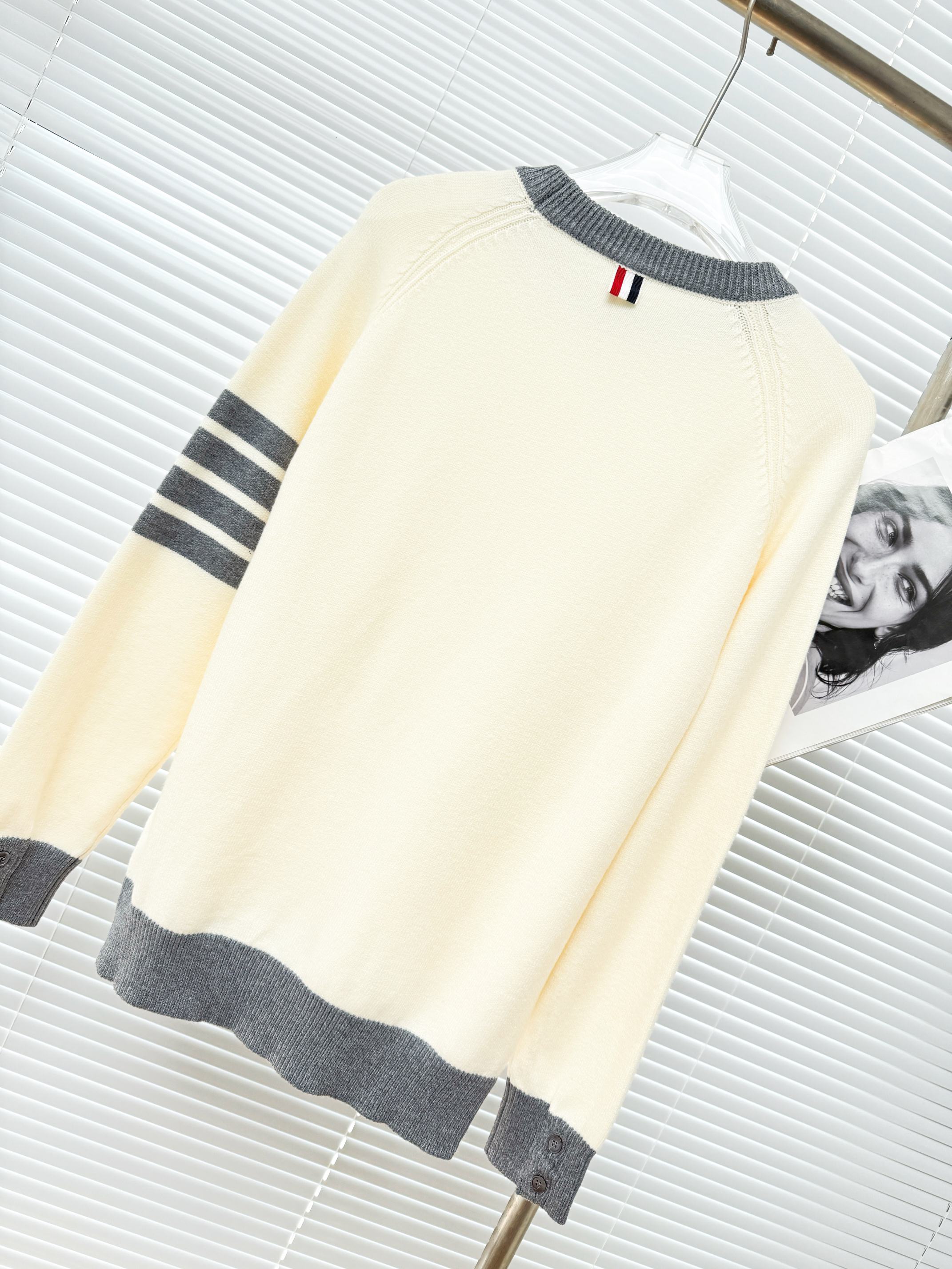 Thom Browne 톰브라운 울 블렌드 버튼 디테일 크루넥 니트 18