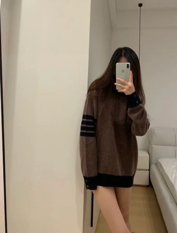 Thom Browne 톰브라운 울 블렌드 버튼 디테일 크루넥 니트 6