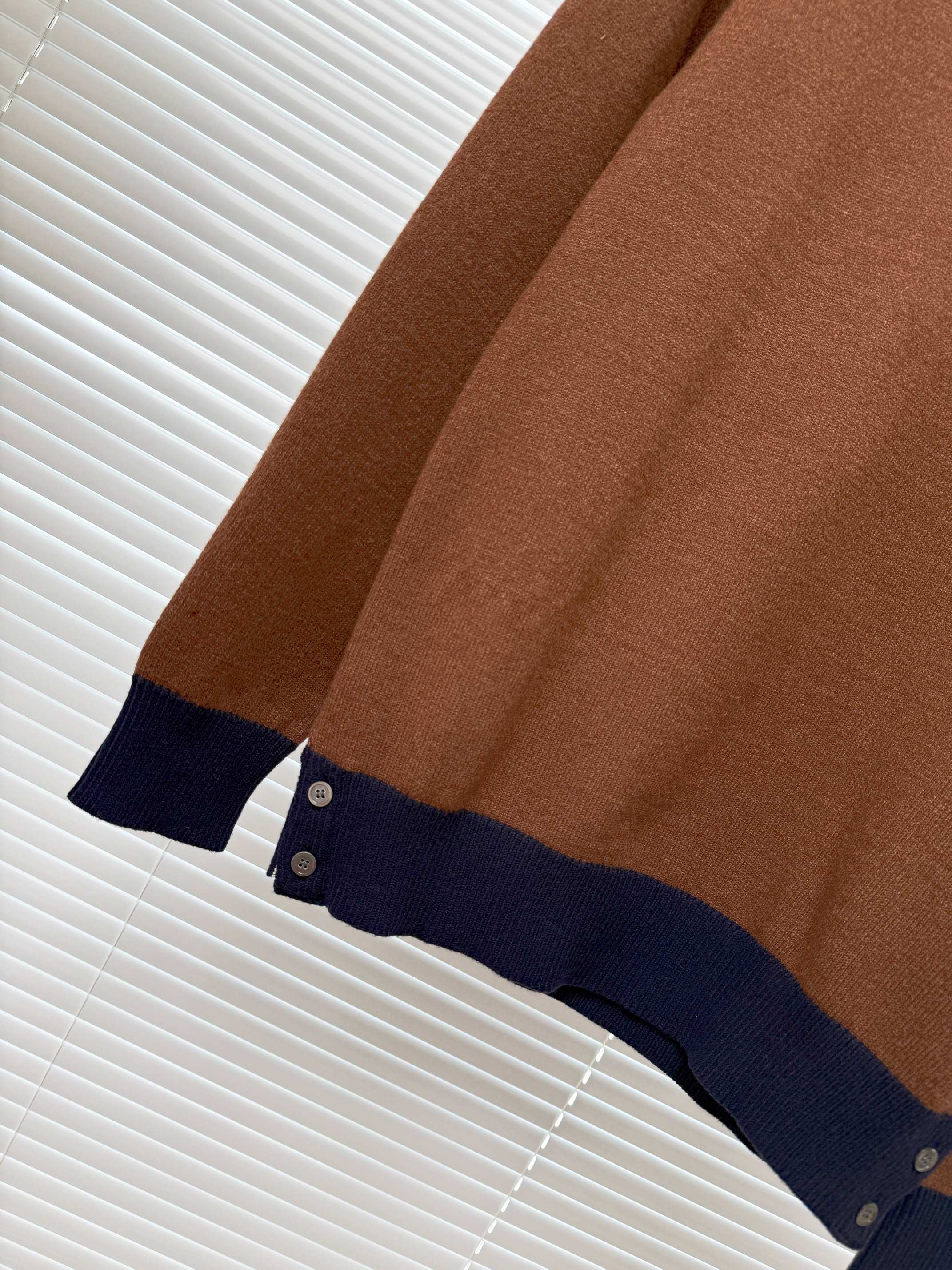 Thom Browne 톰브라운 울 블렌드 버튼 디테일 크루넥 니트 13