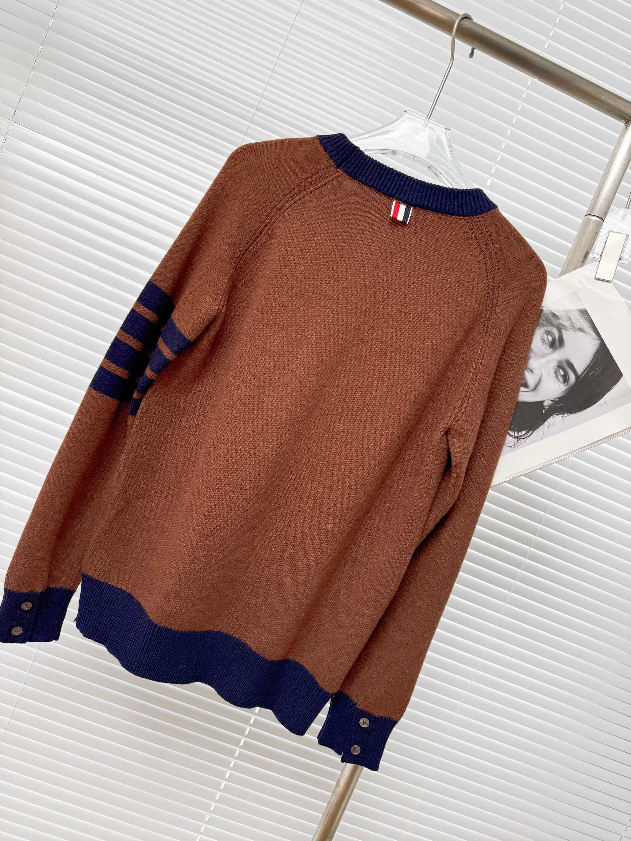 Thom Browne 톰브라운 울 블렌드 버튼 디테일 크루넥 니트 19