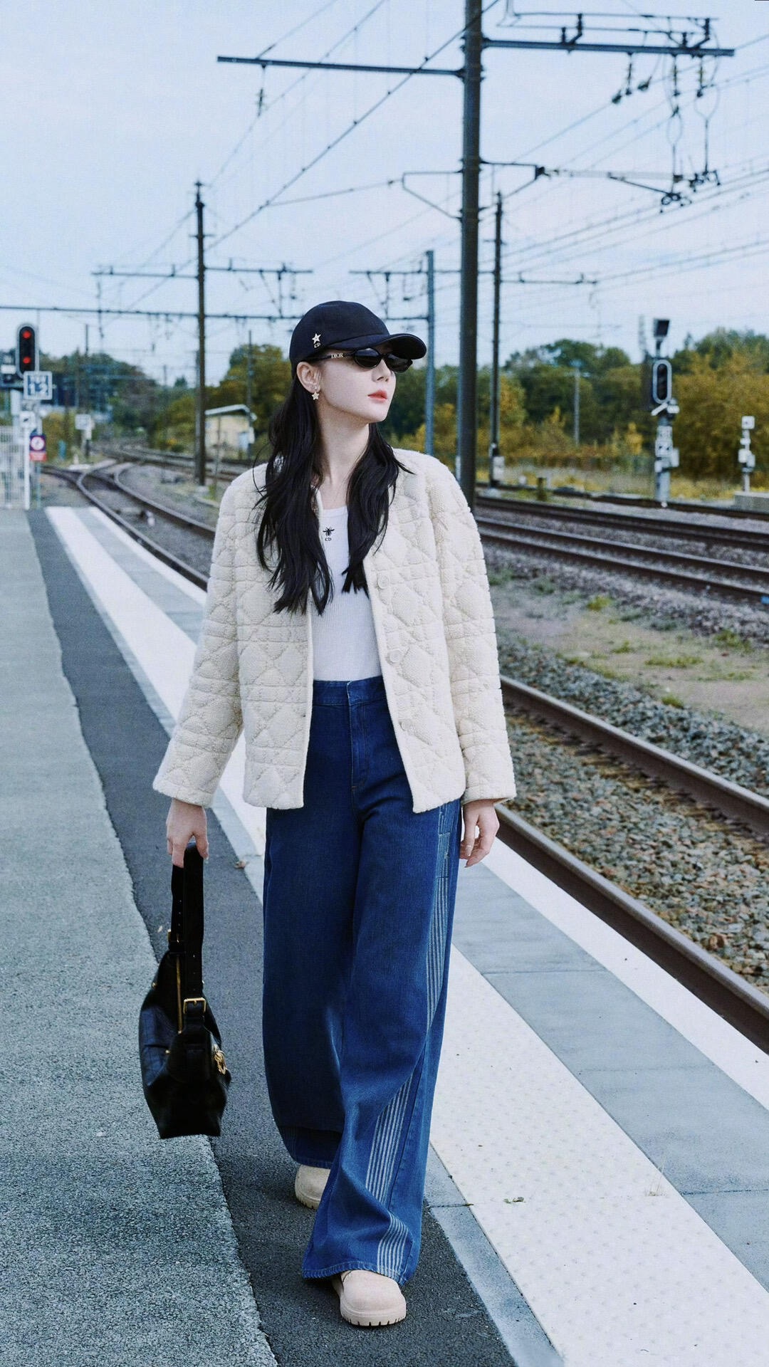 Dior 디올 퀼팅 퍼 라운드넥 가디건 3