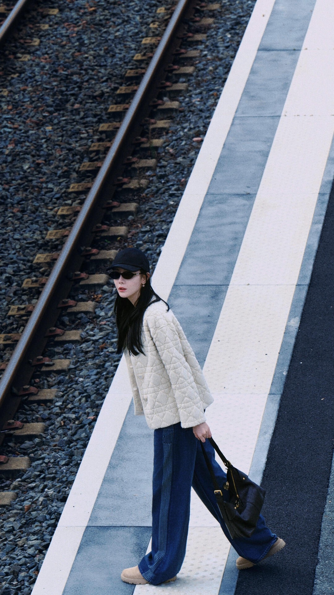 Dior 디올 퀼팅 퍼 라운드넥 가디건 5