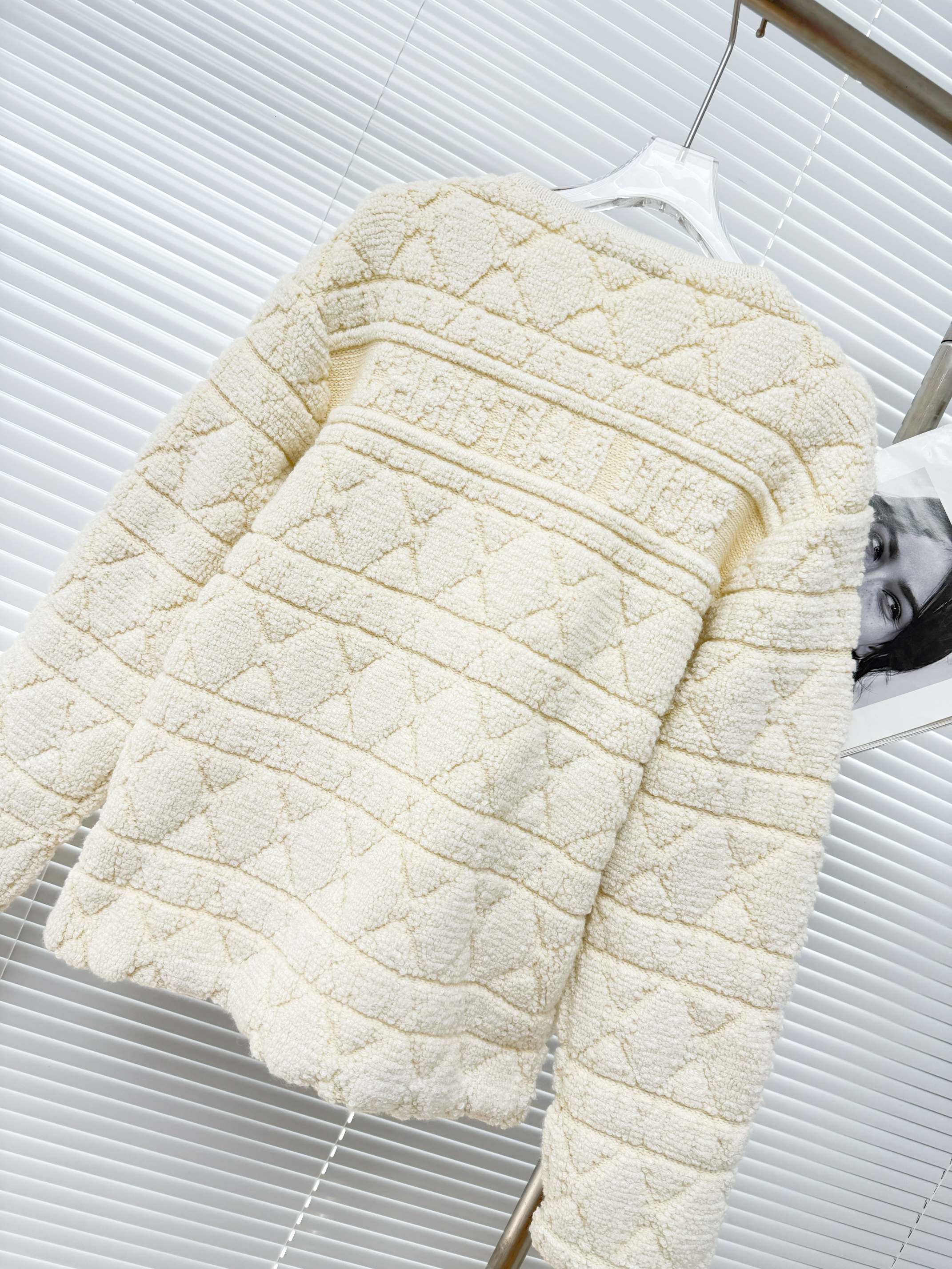 Dior 디올 퀼팅 퍼 라운드넥 가디건 21