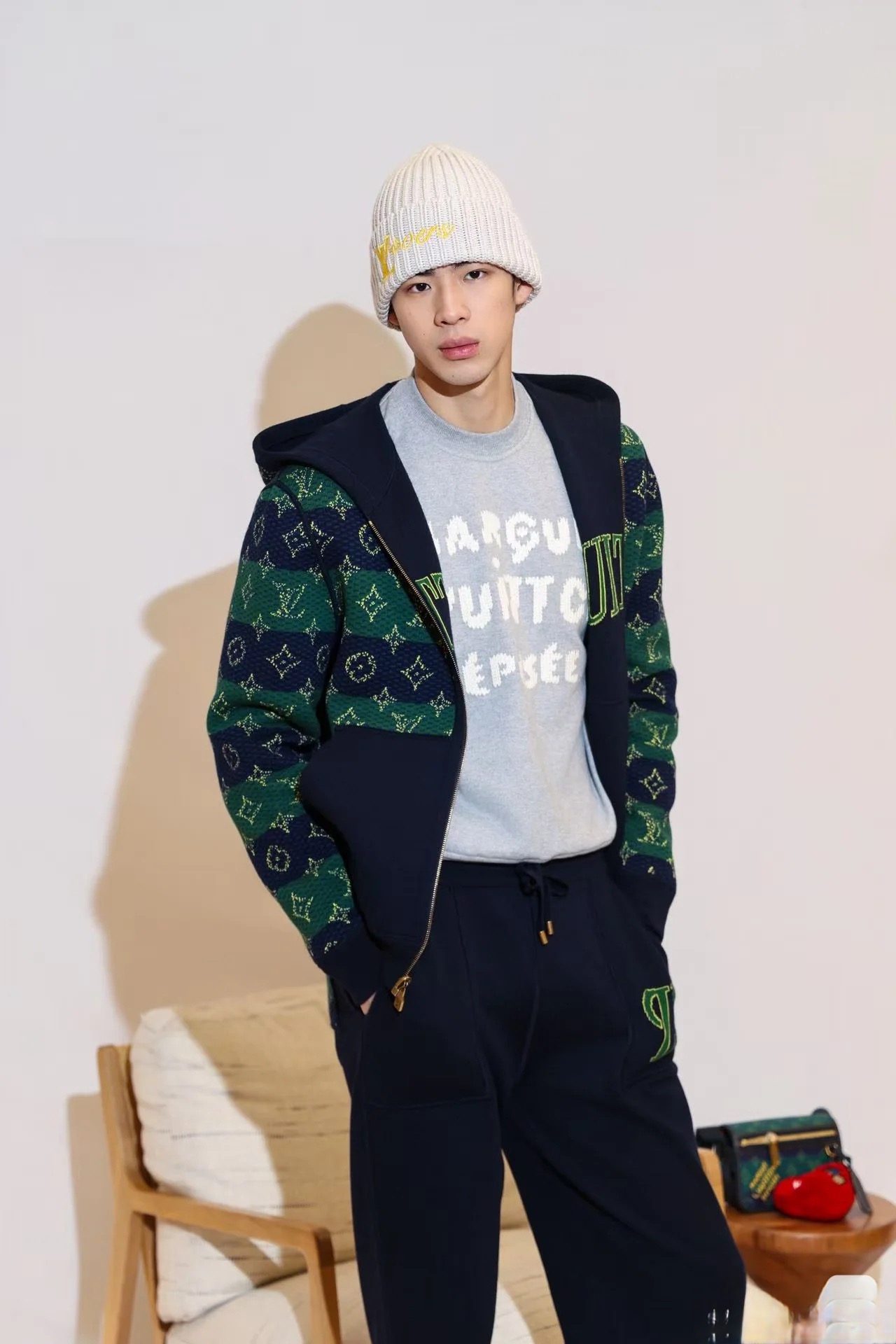 LOUIS VUITTON 루이비통 Monogram Heritage 양면 후드 니트 6