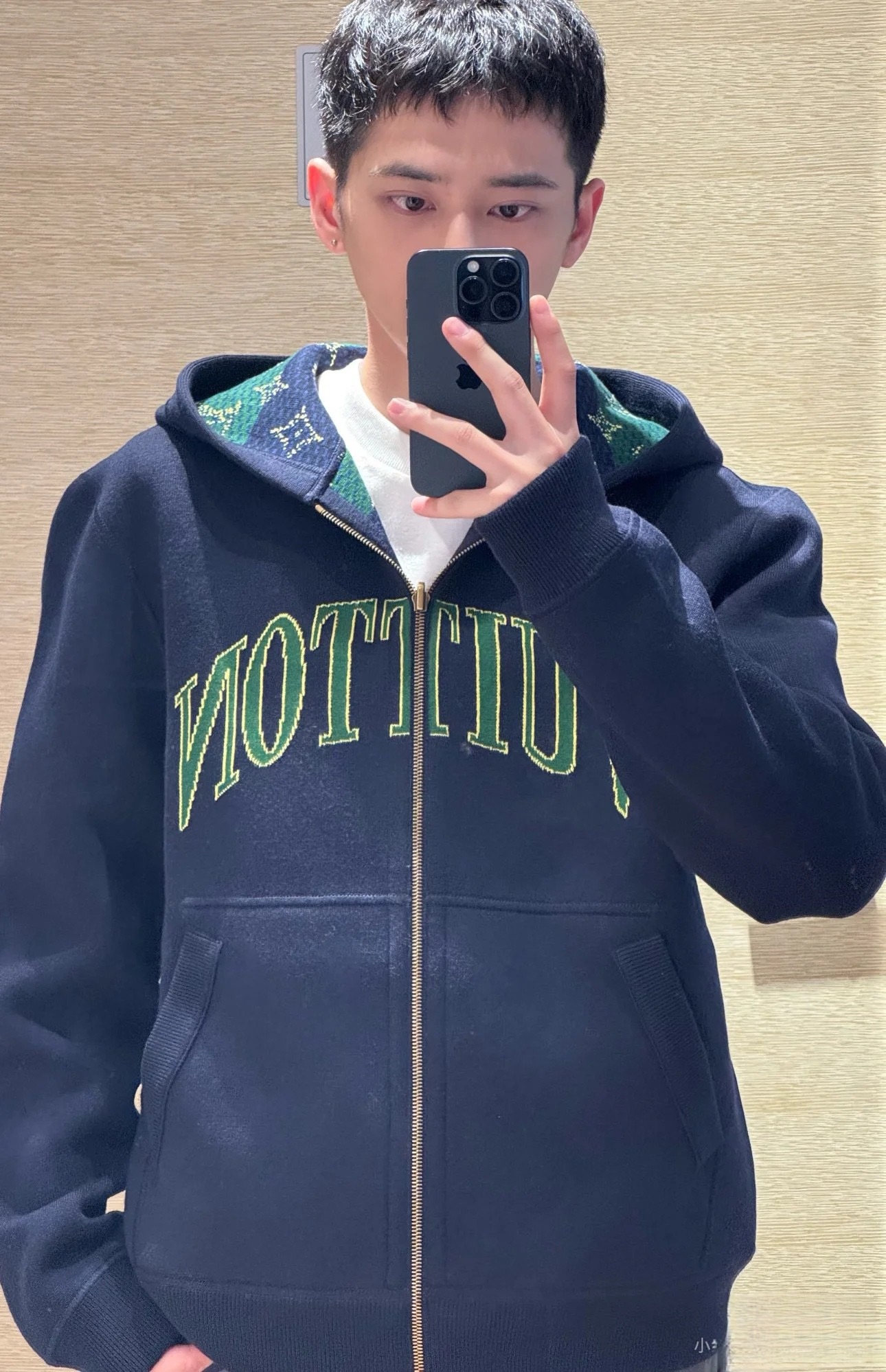 LOUIS VUITTON 루이비통 Monogram Heritage 양면 후드 니트 11