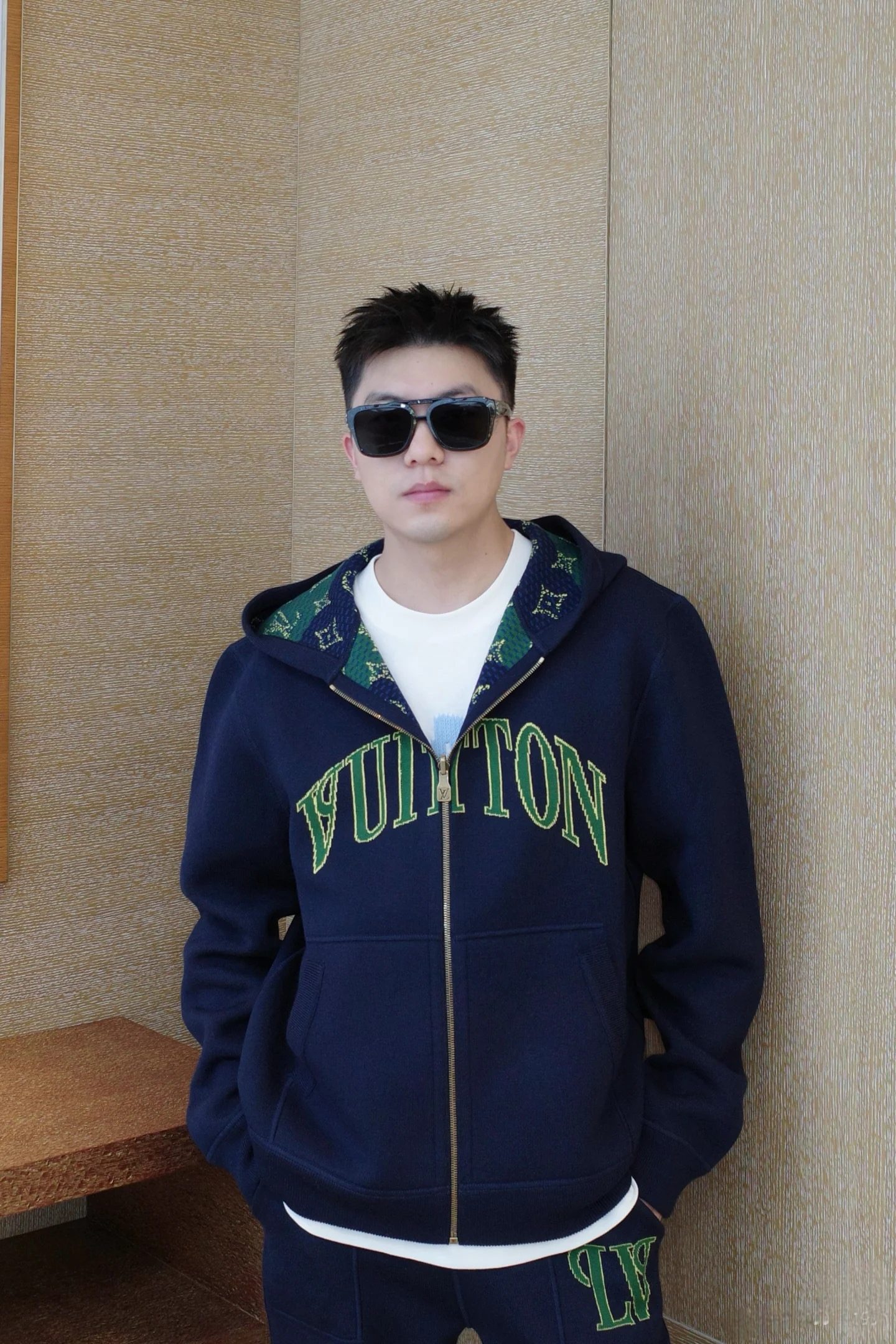 LOUIS VUITTON 루이비통 Monogram Heritage 양면 후드 니트 14