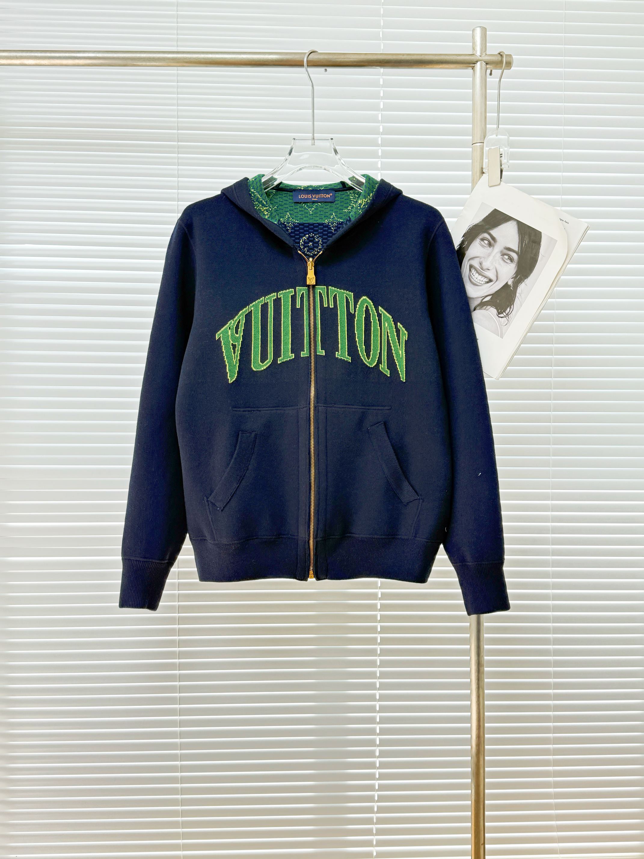 LOUIS VUITTON 루이비통 Monogram Heritage 양면 후드 니트 15