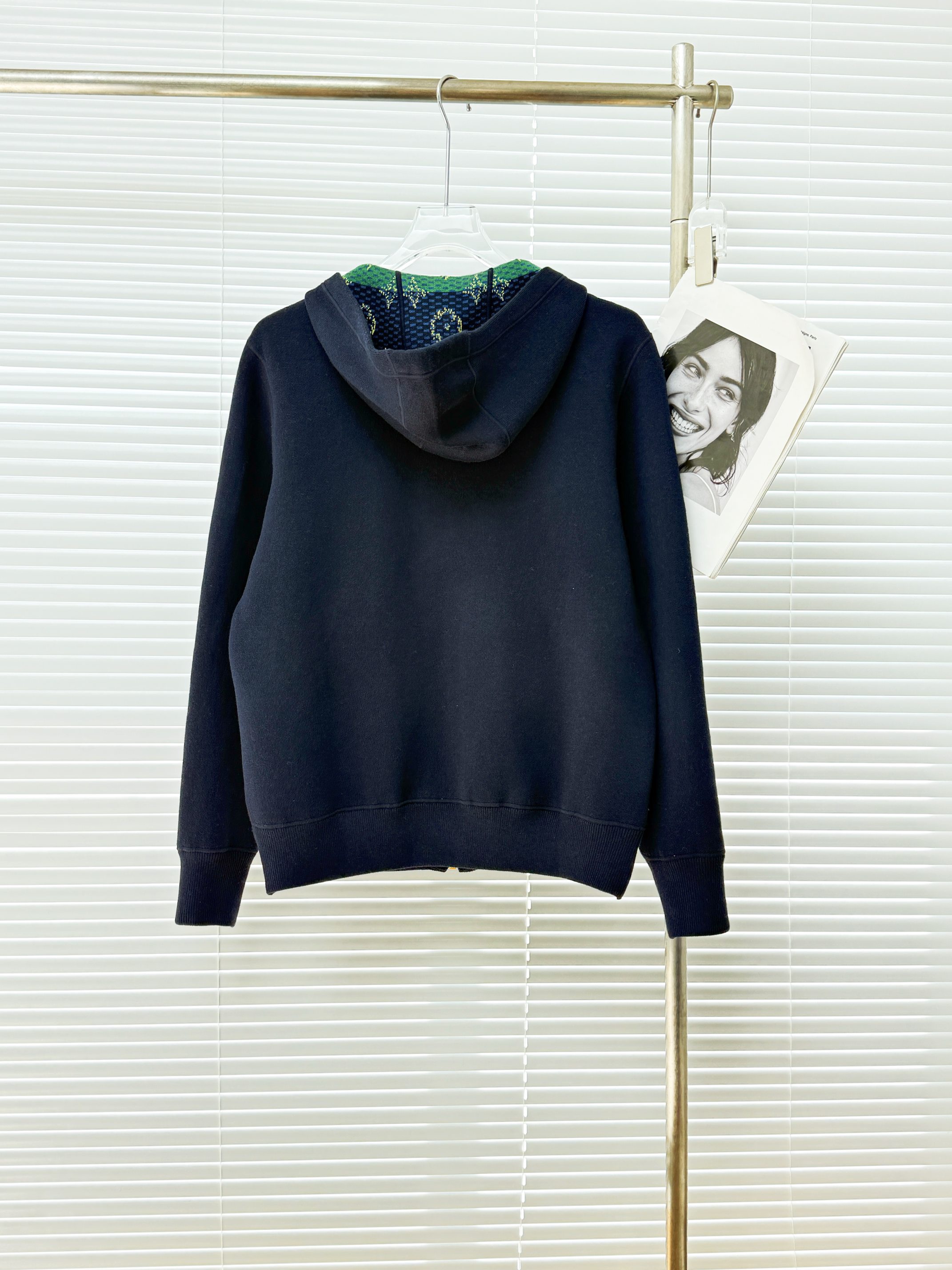 LOUIS VUITTON 루이비통 Monogram Heritage 양면 후드 니트 16