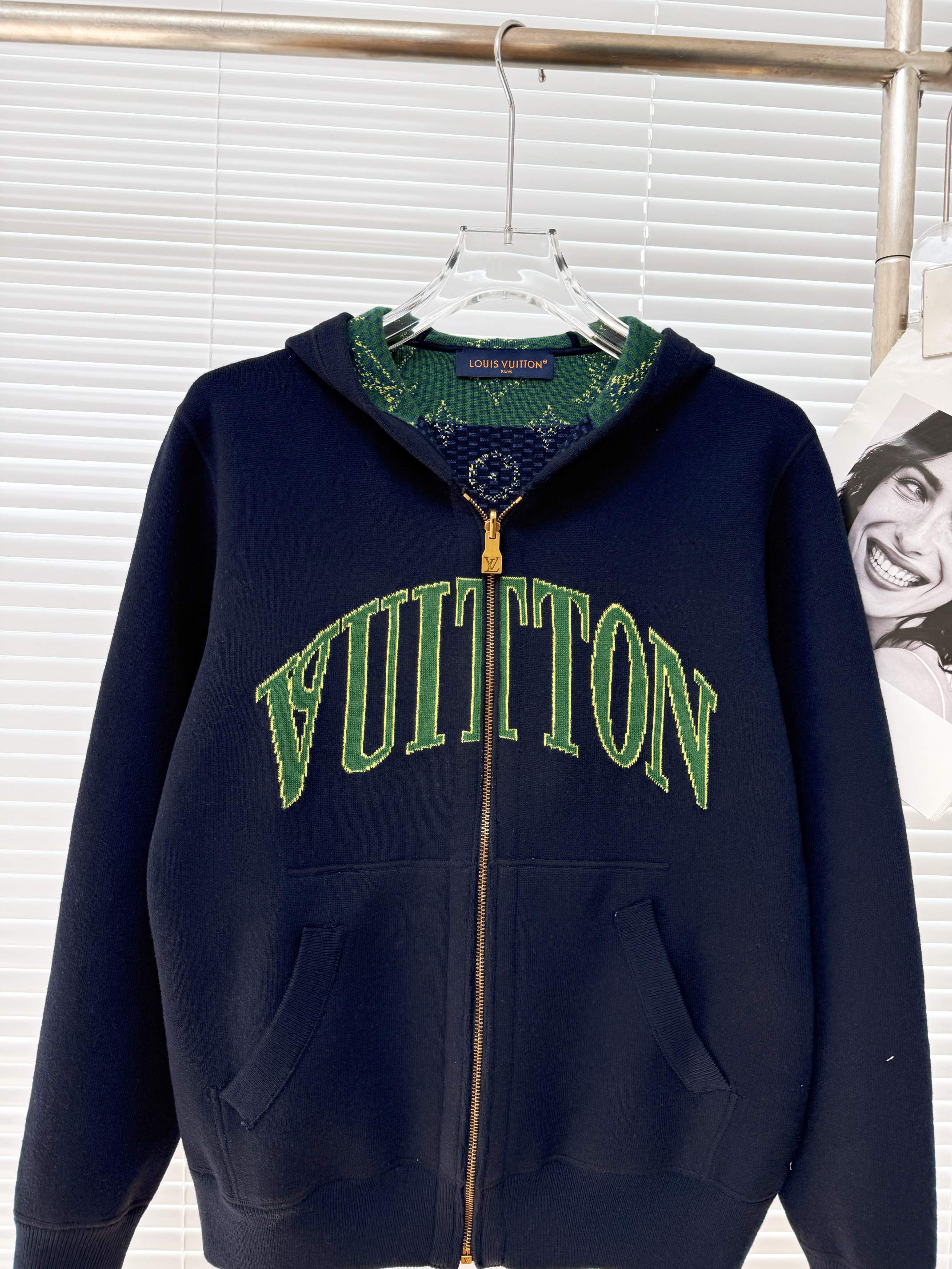 LOUIS VUITTON 루이비통 Monogram Heritage 양면 후드 니트 17