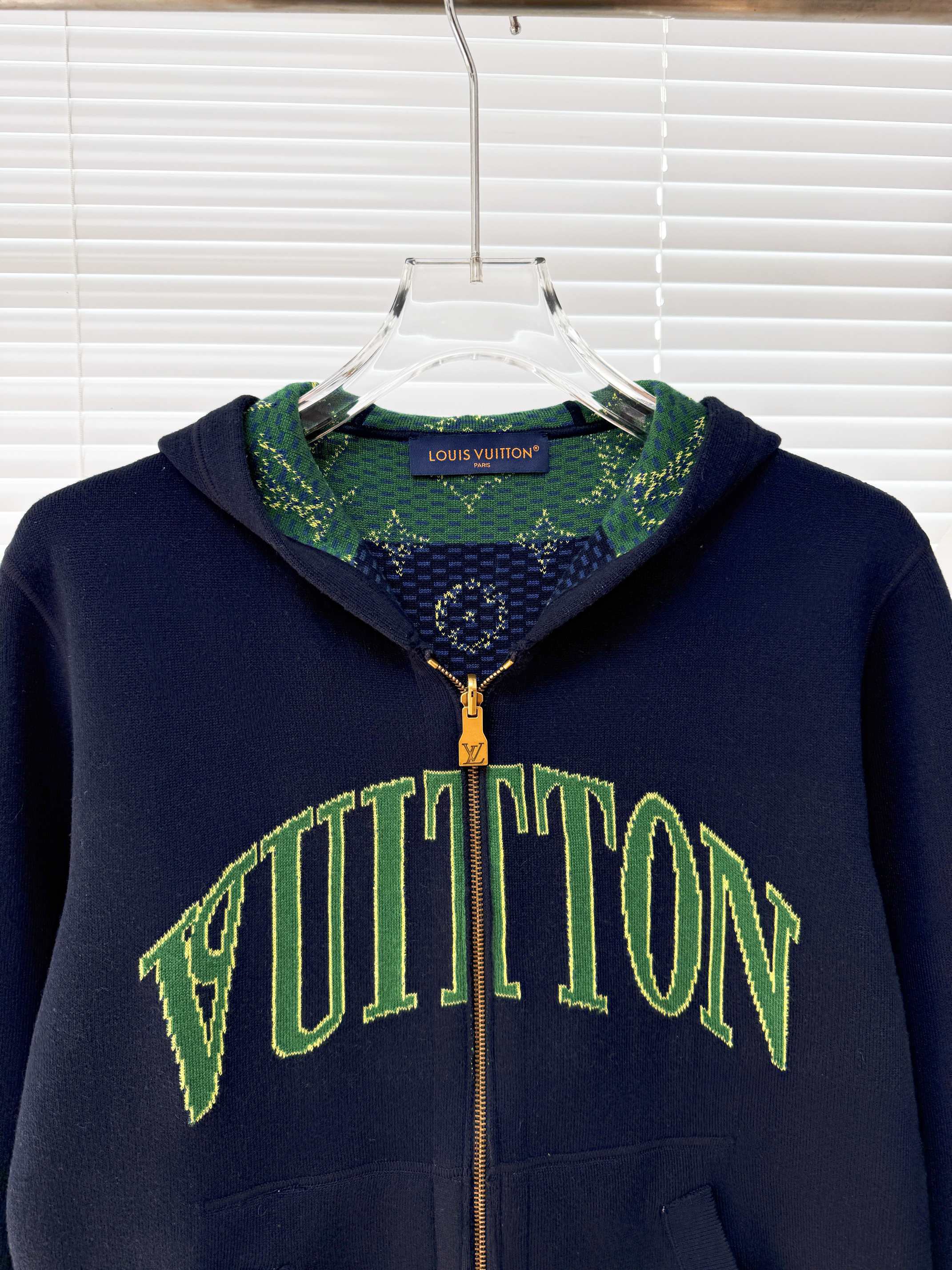 LOUIS VUITTON 루이비통 Monogram Heritage 양면 후드 니트 18