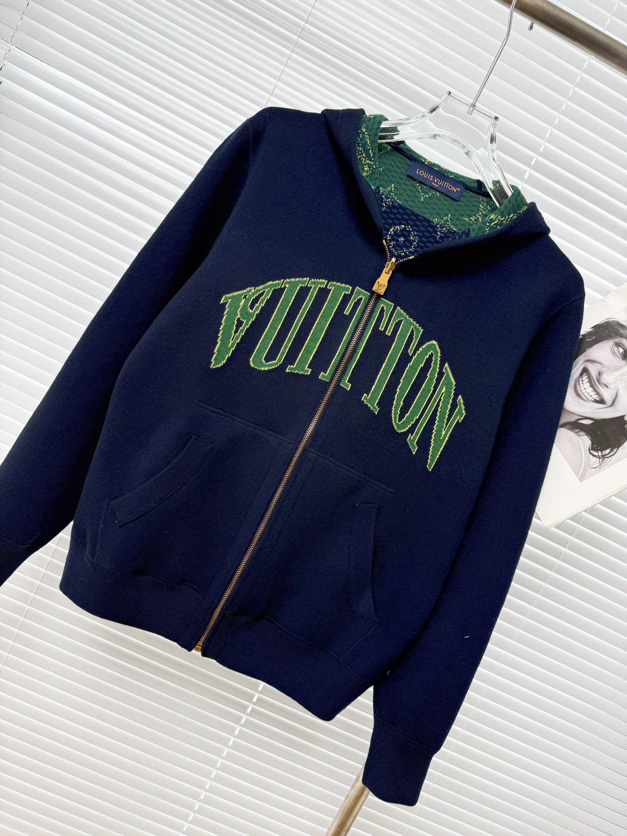 LOUIS VUITTON 루이비통 Monogram Heritage 양면 후드 니트 22