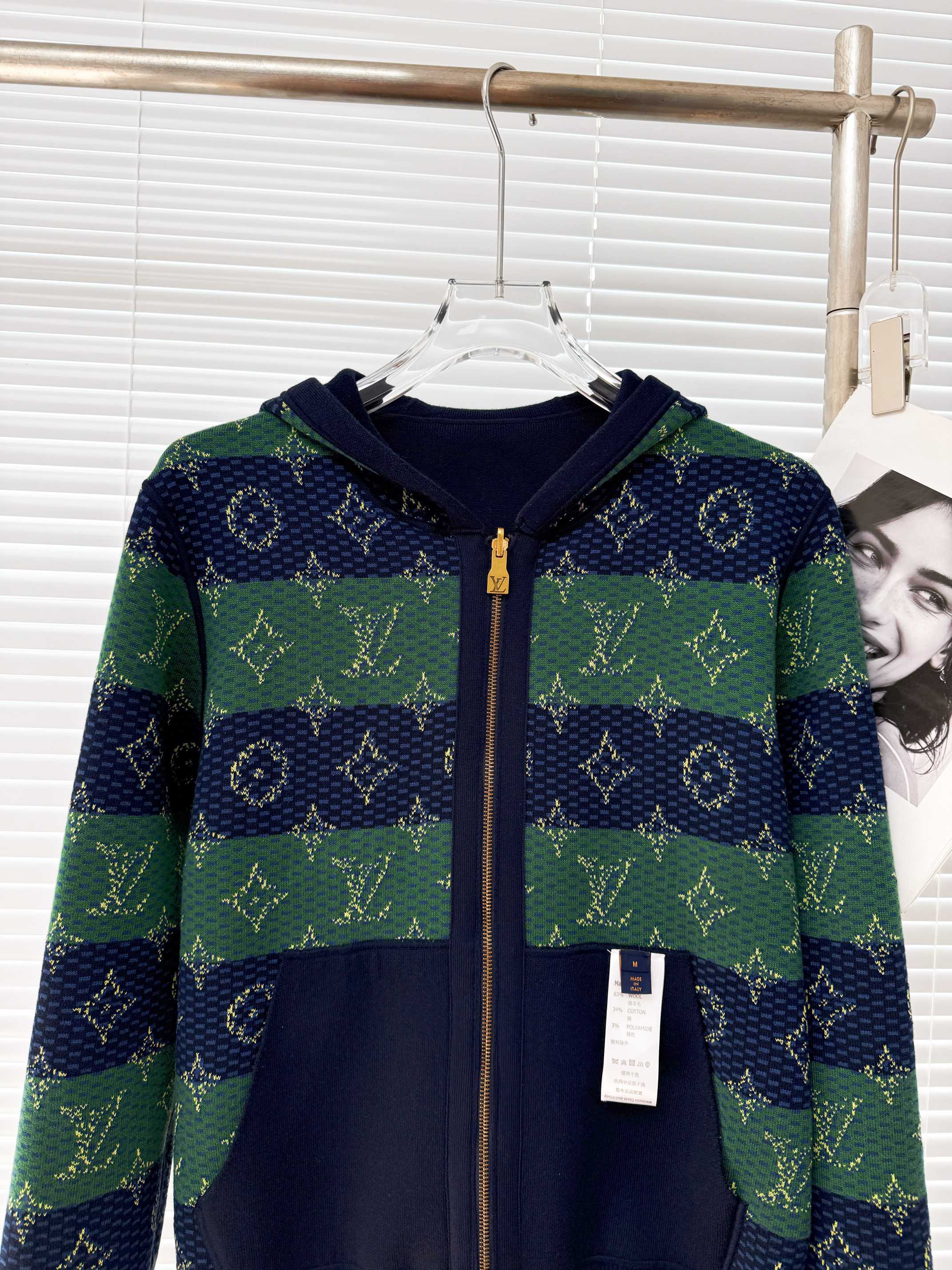 LOUIS VUITTON 루이비통 Monogram Heritage 양면 후드 니트 26