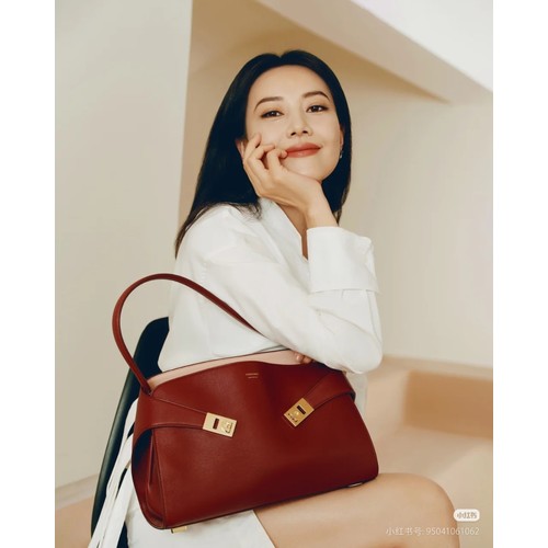 Salvatore Ferragamo Hug Sott Calfskin Top Handle Shoulder Bag with Gancini Lock 살바토레페라가모 허그 소트 카프스킨 탑핸들 숄더백 21-9816 34cm