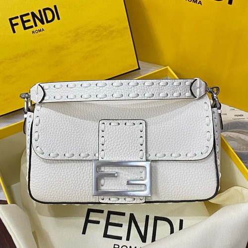 FENDI 펜디 Iconic 바게트 화이트 스티치 송아지가죽 미니 숄더백 4CM