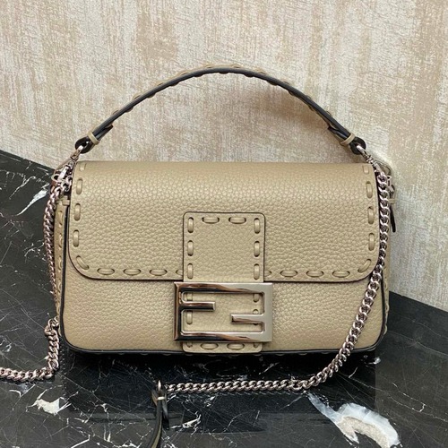 FENDI 펜디 Iconic 바게트 미니 송아지가죽 숄더백 4CM