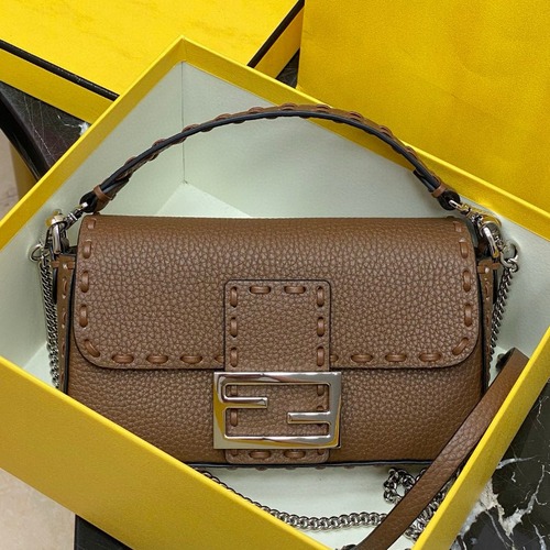 FENDI 펜디 Iconic 바게트 브라운 스티치 송아지가죽 숄더백 4CM