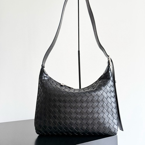 BOTTEGA VENETA 보테가베네타 Traveler 트래블러 사슴가죽 숄더백