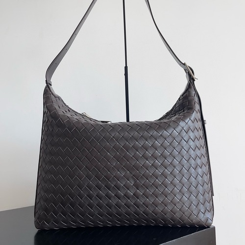 BOTTEGA VENETA 보테가베네타 트래블러 사슴가죽 인트레치아토 숄더백