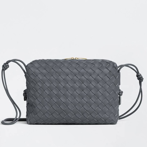 BOTTEGA VENETA 보테가베네타 보테가 베네타 인트레치아토 루프 카메라백 25CM