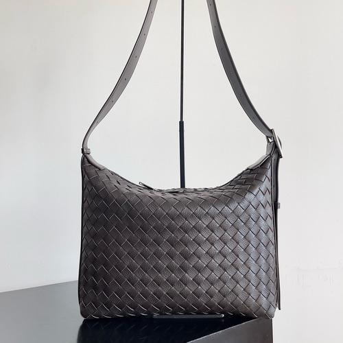 BOTTEGA VENETA 보테가베네타 트래블러 사슴가죽 인트레치아토 숄더백