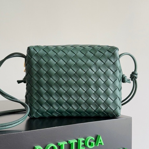 BOTTEGA VENETA 보테가베네타 인트레치아토 루프 미니 카메라백 22CM