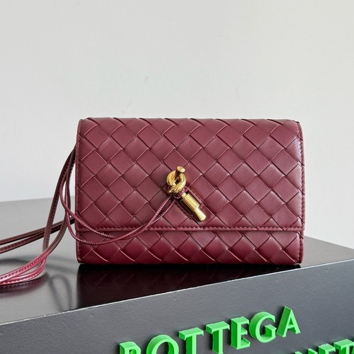 BOTTEGA VENETA 보테가베네타 안디아모 인트레치아토 레더 크로스바디 백 19CM