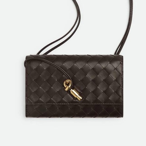 BOTTEGA VENETA 보테가베네타 안디아모 인트레치아토 레더 크로스바디 백 19CM