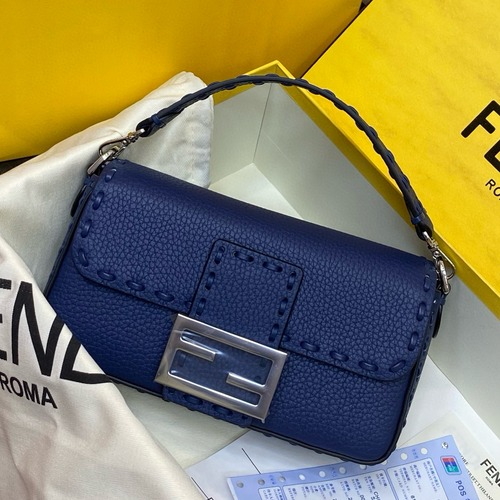 FENDI 펜디 Iconic Baguette 화이트 스티치 미니 숄더백 4CM