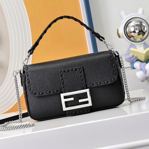 Fendi 펜디 바게트 블랙 그레인드 레더 체인 숄더백 19.5CM