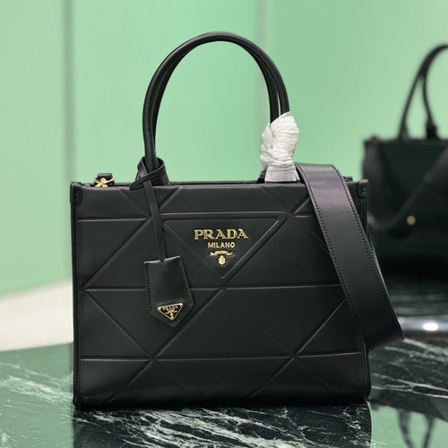 Prada 프라다 트라이앵글 퀼팅 토트백 스몰 블랙 30CM