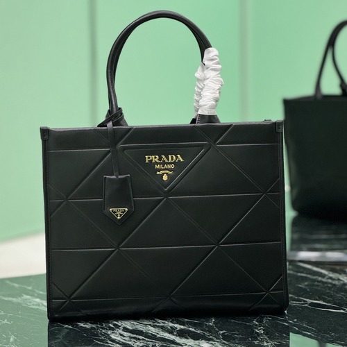 Prada 프라다 삼각 퀼팅 미디엄 토트백 35CM