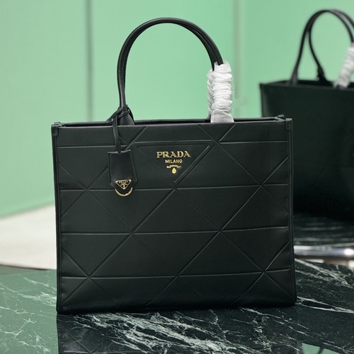 Prada 프라다 삼각 퀼팅 레더 대형 토트백 39CM