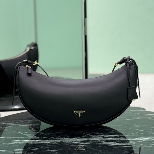 Prada 프라다 새들 레더 호보 숄더백 42CM