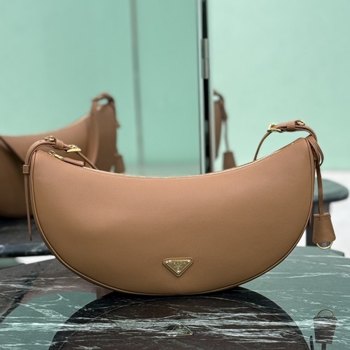 Prada 프라다 새들 레더 호보 숄더백 42CM