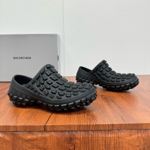 Balenciaga 발렌시아가 2025 디펜더 클로그 뮬 (남녀공용) (2색) (6월)
