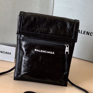 Balenciaga 발렌시아가 2023 스트랩 파우치 19CM