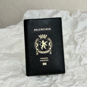 Balenciaga 발렌시아가 2024 여권지갑 14CM